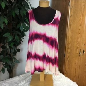 Juicy Couture Large pinks/purples scoop neck tank-back is a open V